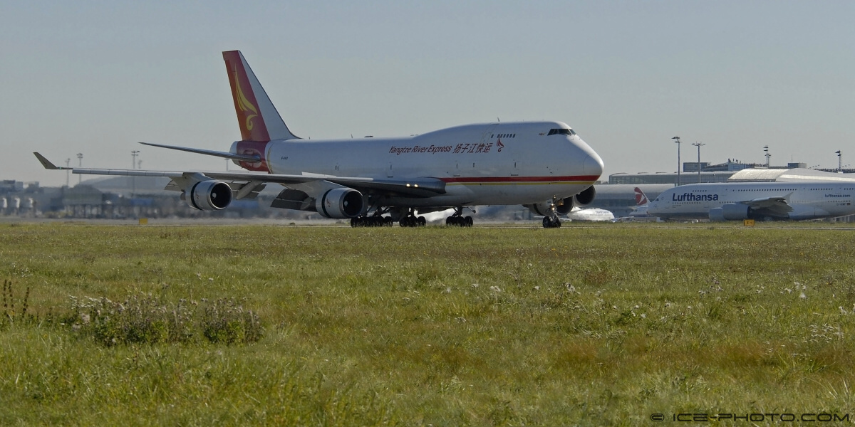 ICE_B747-481_001